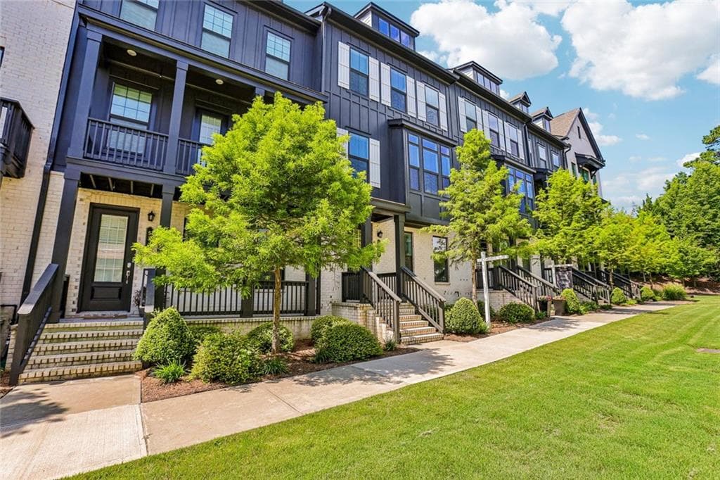 3 bedroom, 4 bathroom, 2,484 sq ft townhouse under contract at 933 Catamaran Court, Alpharetta, GA 30005 — photo 2