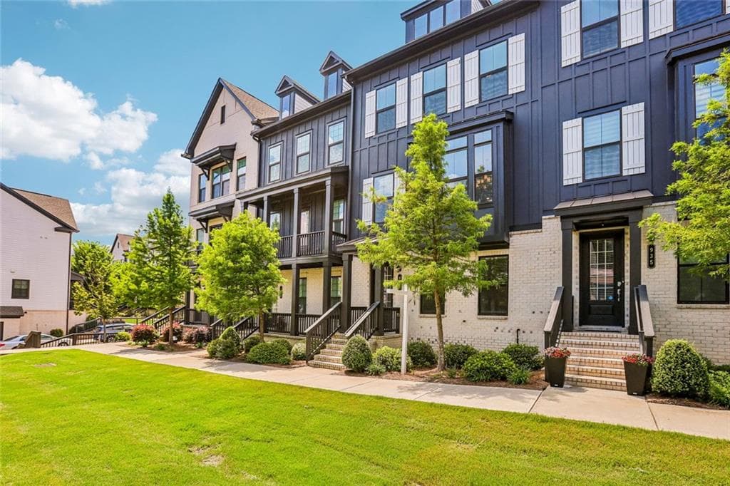 3 bedroom, 4 bathroom, 2,484 sq ft townhouse under contract at 933 Catamaran Court, Alpharetta, GA 30005 — photo 3