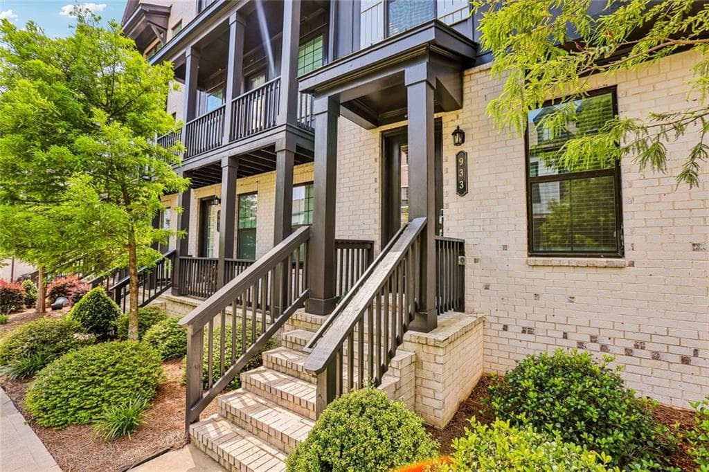 3 bedroom, 4 bathroom, 2,484 sq ft townhouse under contract at 933 Catamaran Court, Alpharetta, GA 30005 — photo 4