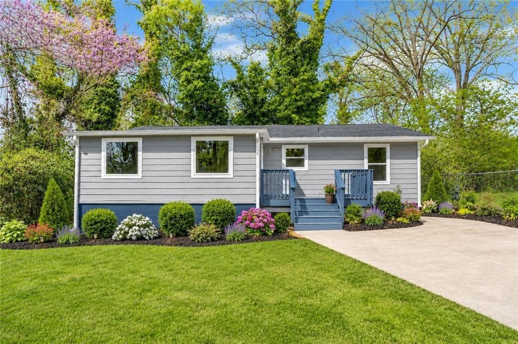 3 bedroom, 2 bathroom, 1,128 sq ft single family residence for sale at 2466 SW Old Hapeville Road, Atlanta, GA 30315 — photo 1 of 28