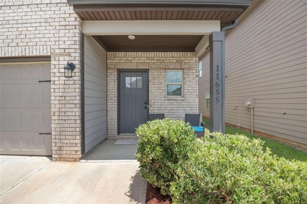 4 bedroom, 3 bathroom, 2,560 sq ft single family residence for sale at 11655 Stovall Place, Hampton, GA 30228 — photo 2