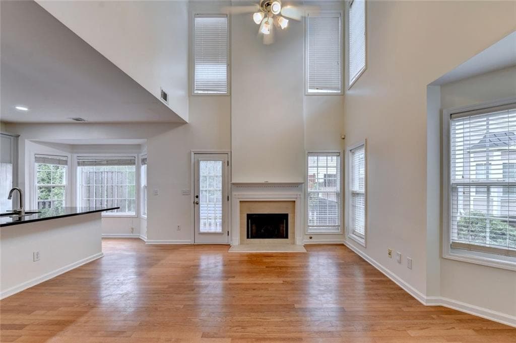 3 bedroom, 3 bathroom, 2,220 sq ft townhouse for sale at 3761 Lake Point Boulevard, Suwanee, GA 30024 — photo 4