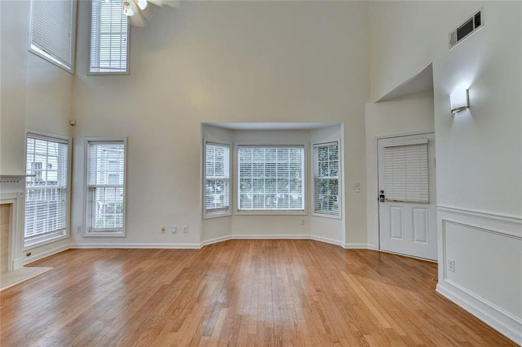 3 bedroom, 3 bathroom, 2,220 sq ft townhouse for sale at 3761 Lake Point Boulevard, Suwanee, GA 30024 — photo 6