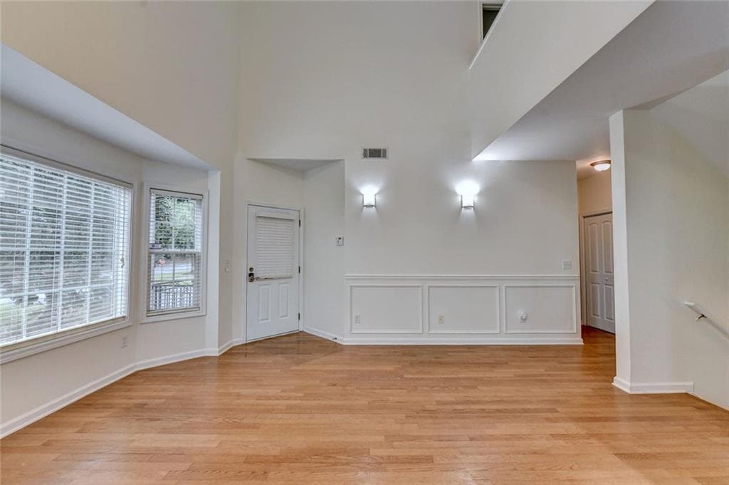 3 bedroom, 3 bathroom, 2,220 sq ft townhouse for sale at 3761 Lake Point Boulevard, Suwanee, GA 30024 — photo 7