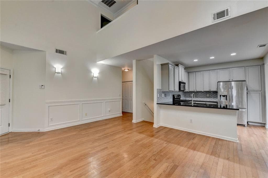 3 bedroom, 3 bathroom, 2,220 sq ft townhouse for sale at 3761 Lake Point Boulevard, Suwanee, GA 30024 — photo 8