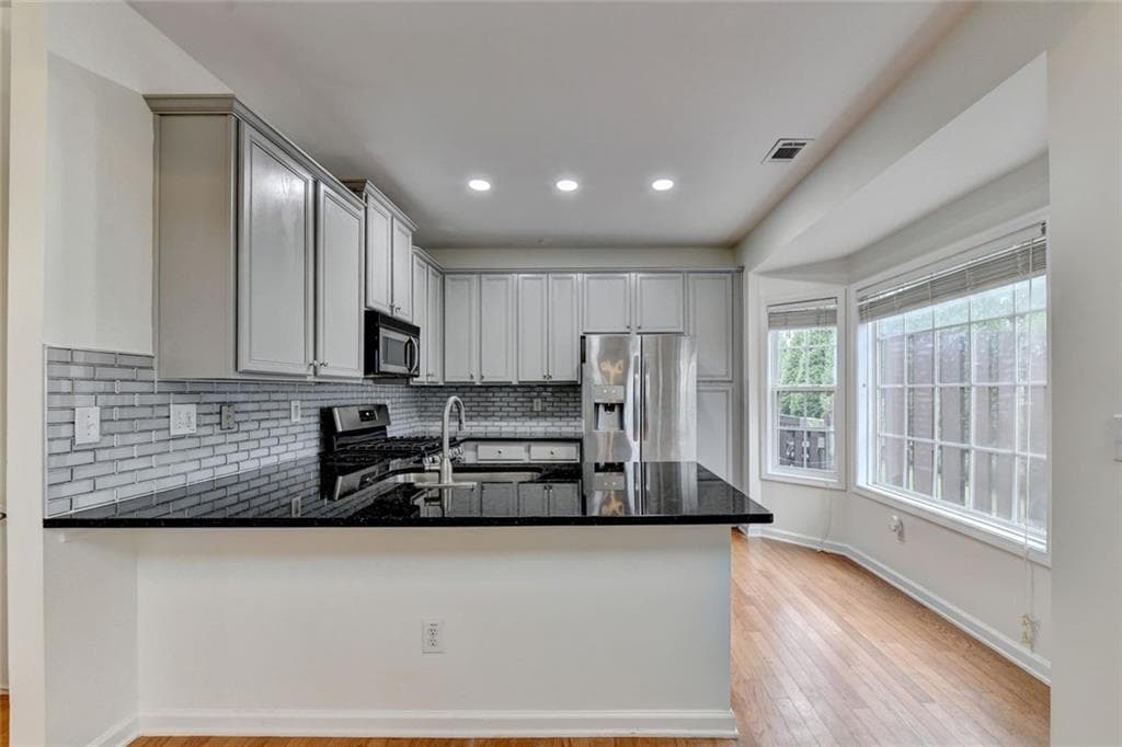 3 bedroom, 3 bathroom, 2,220 sq ft townhouse for sale at 3761 Lake Point Boulevard, Suwanee, GA 30024 — photo 9