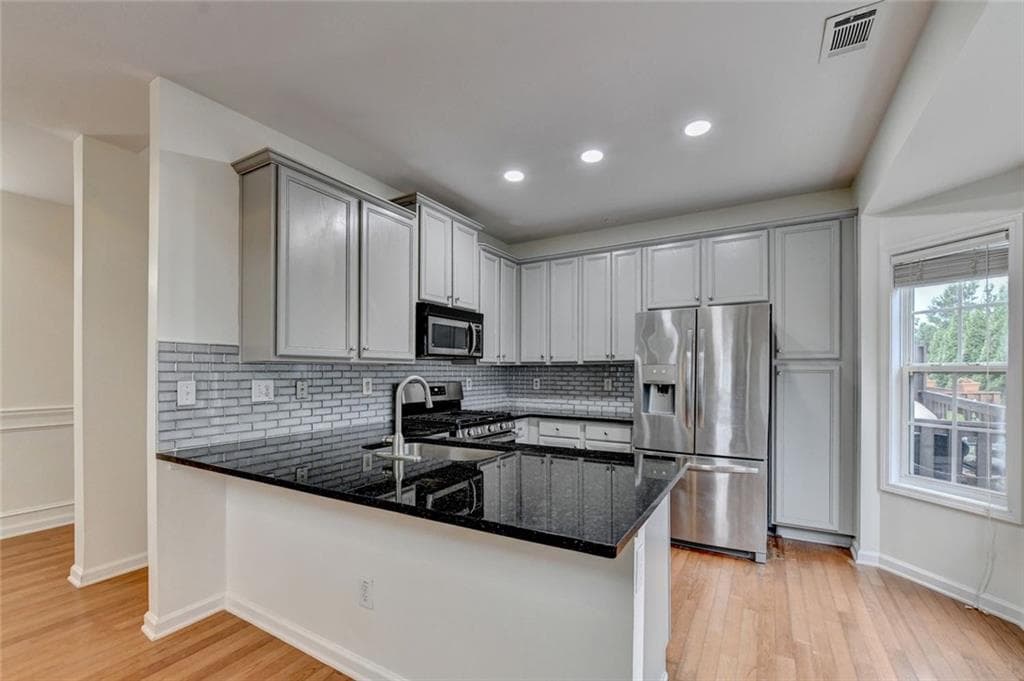 3 bedroom, 3 bathroom, 2,220 sq ft townhouse for sale at 3761 Lake Point Boulevard, Suwanee, GA 30024 — photo 10