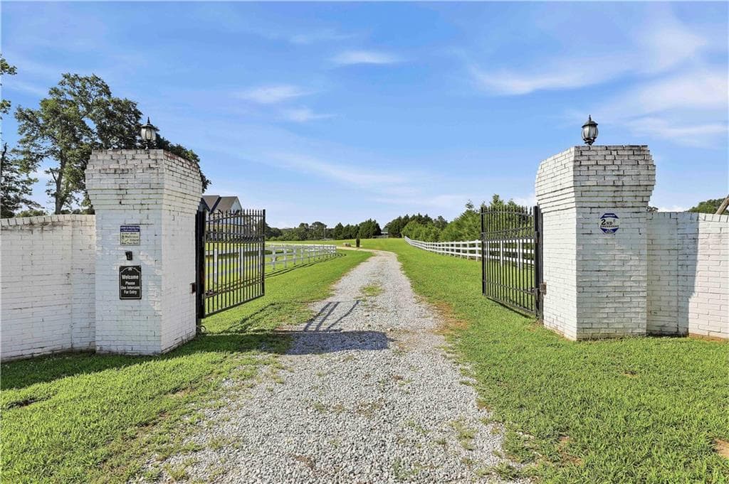 8 bedroom, 8 bathroom, 9,619 sq ft single family residence for sale at 1815 Drew Allen Road, Williamson, GA 30292 — photo 9