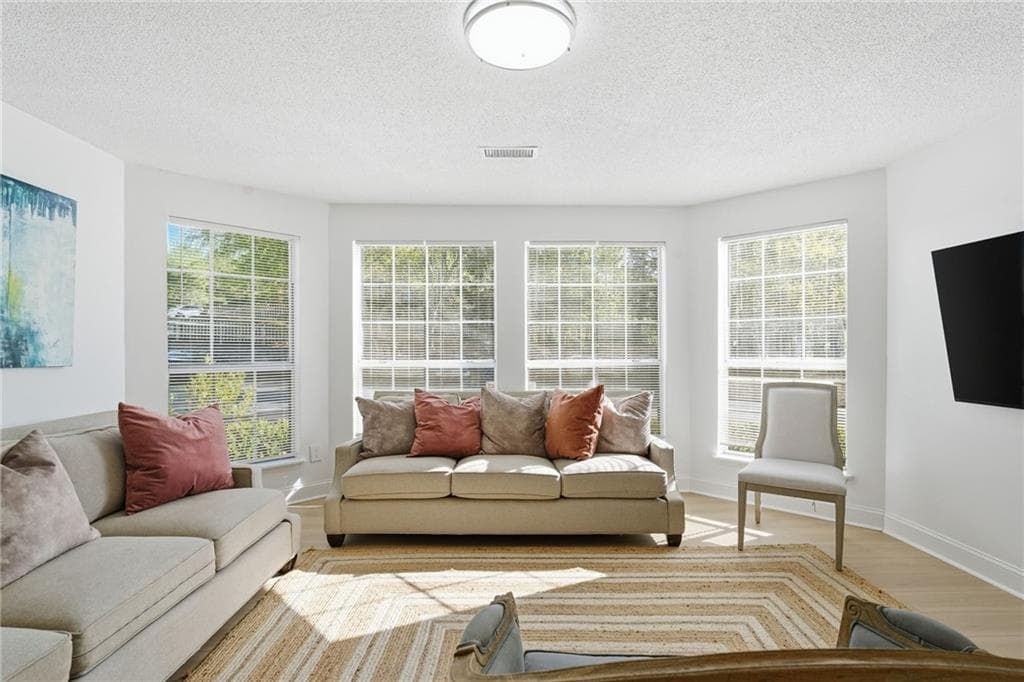2 bedroom, 2 bathroom, 880 sq ft condominium for rent at 904 Wentworth Court, Alpharetta, GA 30022 for $2,100 a month — photo 3