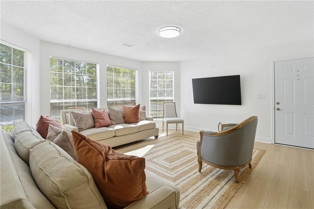 2 bedroom, 2 bathroom, 880 sq ft condominium for rent at 904 Wentworth Court, Alpharetta, GA 30022 for $2,100 a month — photo 4