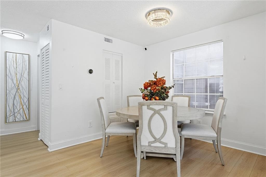 2 bedroom, 2 bathroom, 880 sq ft condominium for rent at 904 Wentworth Court, Alpharetta, GA 30022 for $2,100 a month — photo 5