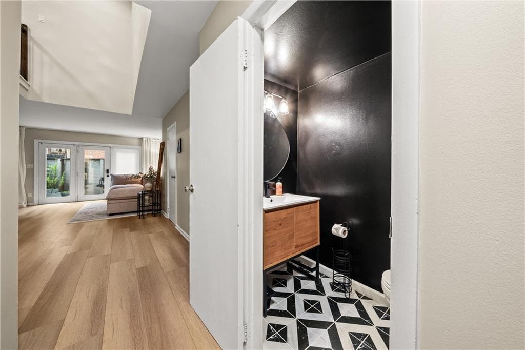 2 bedroom, 2 bathroom, 1,260 sq ft townhouse for rent at 4300 Roswell Road 28, Atlanta, GA 30342 for $2,400 a month — photo 4