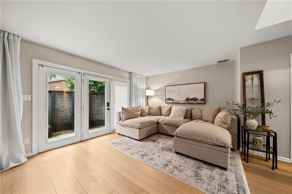 2 bedroom, 2 bathroom, 1,260 sq ft townhouse for rent at 4300 Roswell Road 28, Atlanta, GA 30342 for $2,400 a month — photo 8