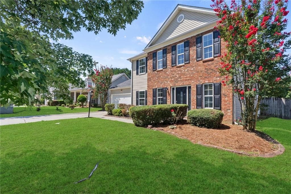 3 bedroom, 3 bathroom single family residence under contract at 3913 Willow Fields Court, Loganville, GA 30052 — photo 2