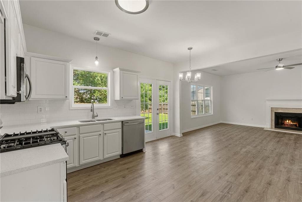 3 bedroom, 3 bathroom single family residence under contract at 3913 Willow Fields Court, Loganville, GA 30052 — photo 9