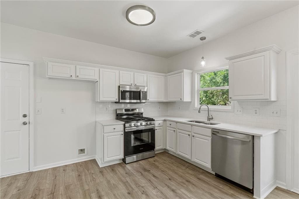 3 bedroom, 3 bathroom single family residence under contract at 3913 Willow Fields Court, Loganville, GA 30052 — photo 10