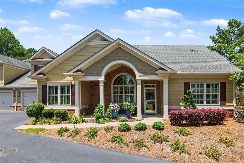3 bedroom, 3 bathroom, 2,368 sq ft condominium sold at 1225 Brook Knoll Lane 804, Cumming, GA 30041