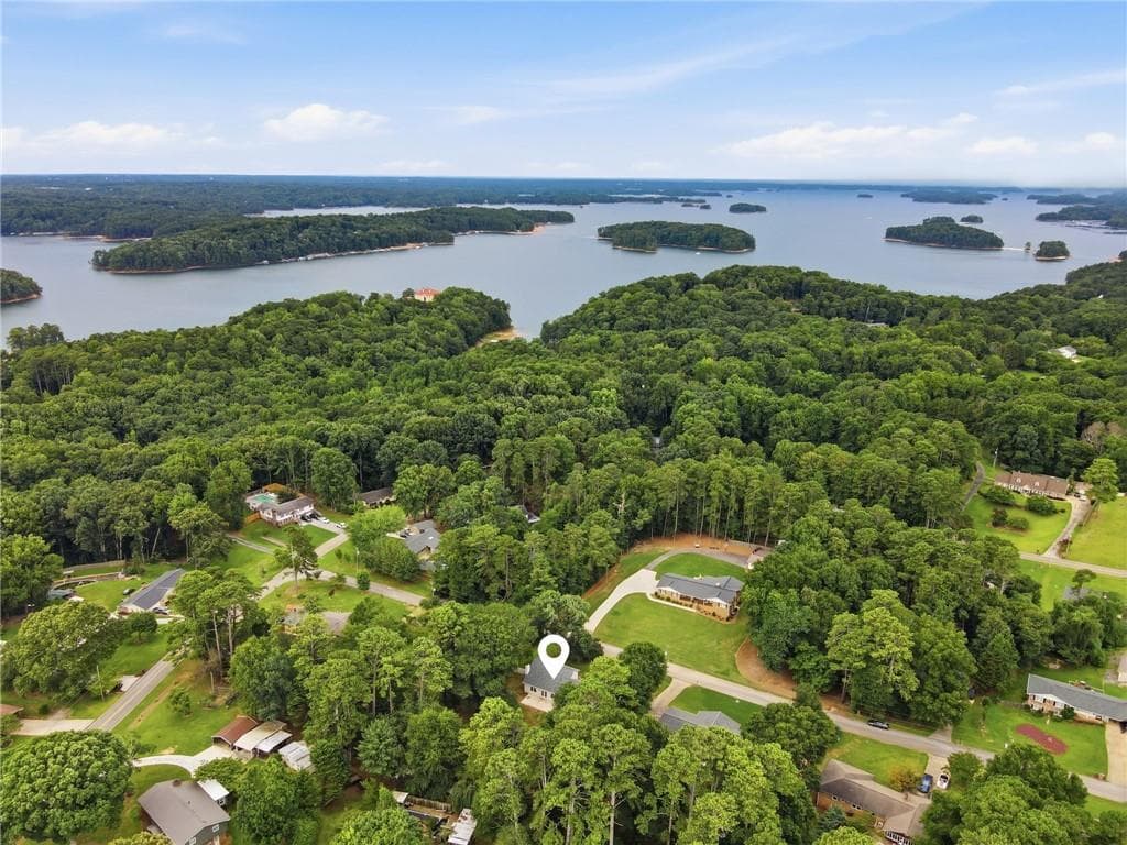 5 bedroom, 3 bathroom, 1,912 sq ft single family residence for sale at 5139 Merry Lane, Gainesville, GA 30504 — photo 5