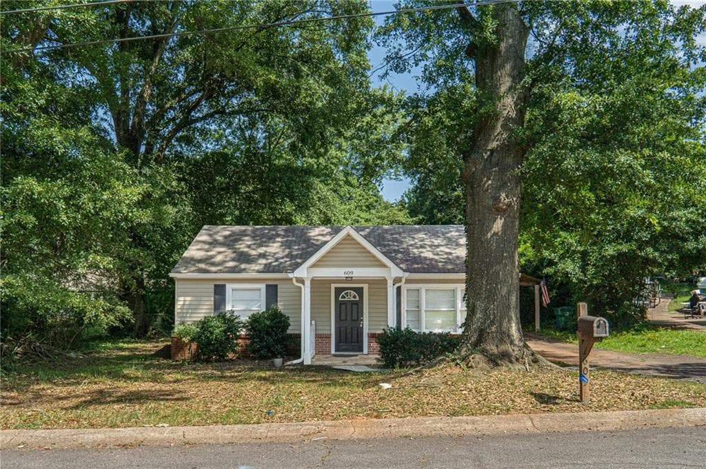 2 bedroom, 1 bathroom, 936 sq ft single family residence for rent at 609 San Fernardo Drive, Smyrna, GA 30080 for $1,750 a month — photo 1 of 18