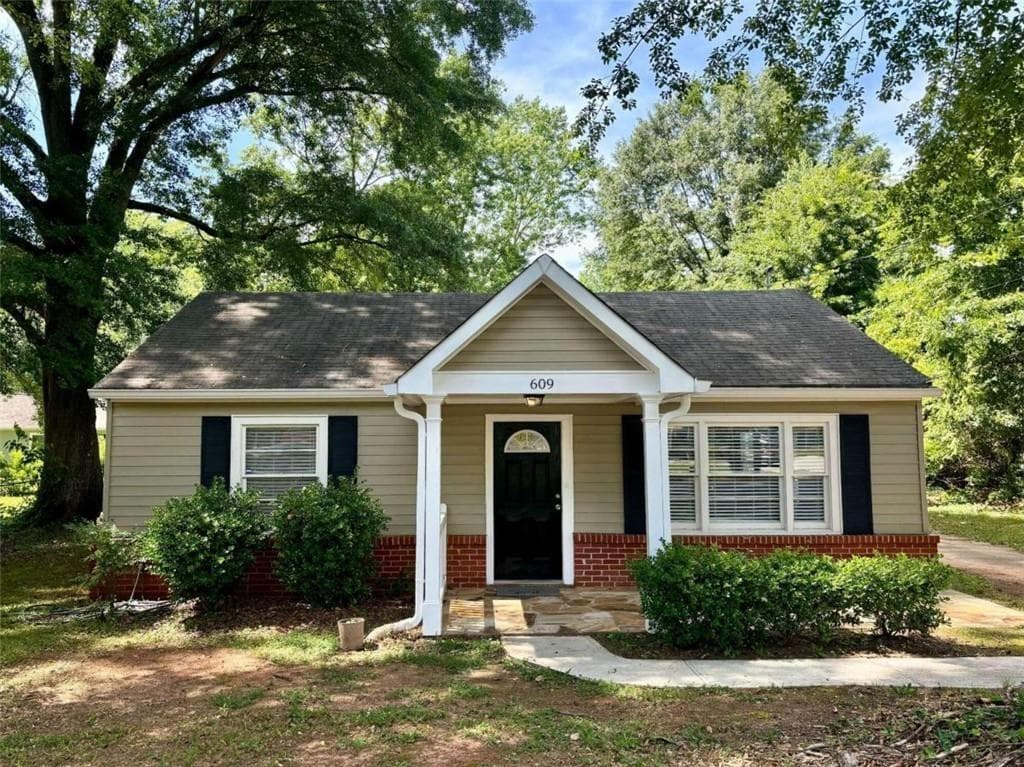 2 bedroom, 1 bathroom, 936 sq ft single family residence for rent at 609 San Fernardo Drive, Smyrna, GA 30080 for $1,750 a month — photo 2