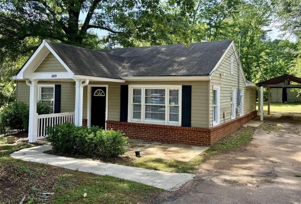 2 bedroom, 1 bathroom, 936 sq ft single family residence for rent at 609 San Fernardo Drive, Smyrna, GA 30080 for $1,750 a month — photo 3