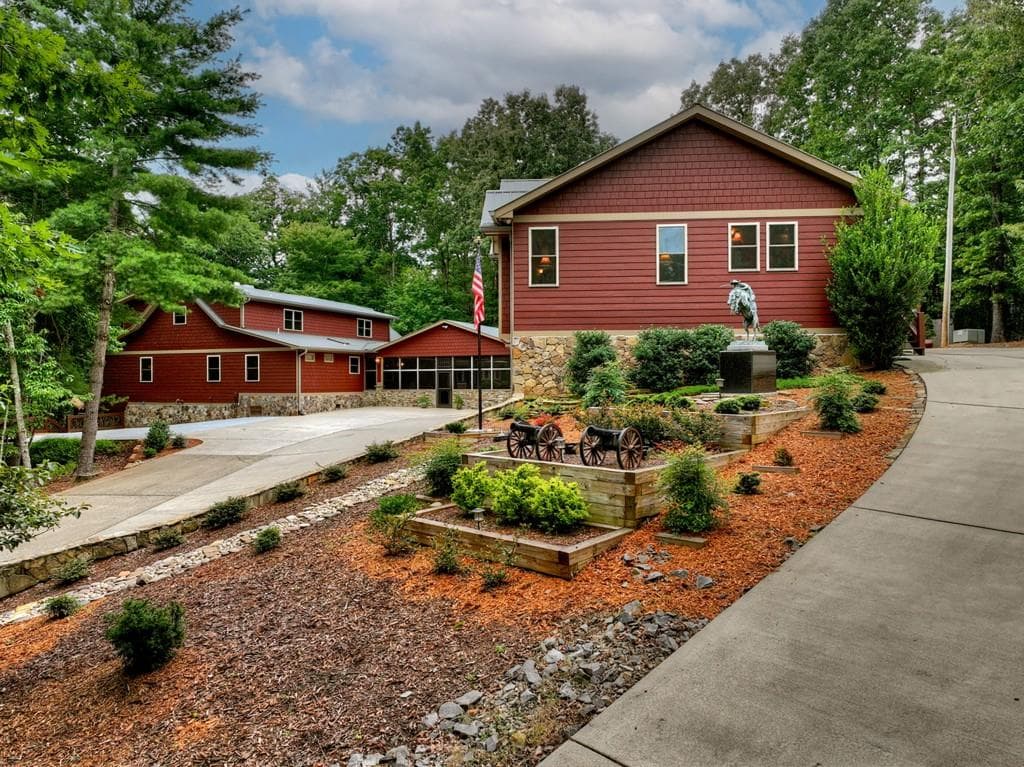 6 bedroom, 7 bathroom, 7,242 sq ft single family residence for sale at 112 Wilscot Valley Drive, Morganton, GA 30560 — photo 2