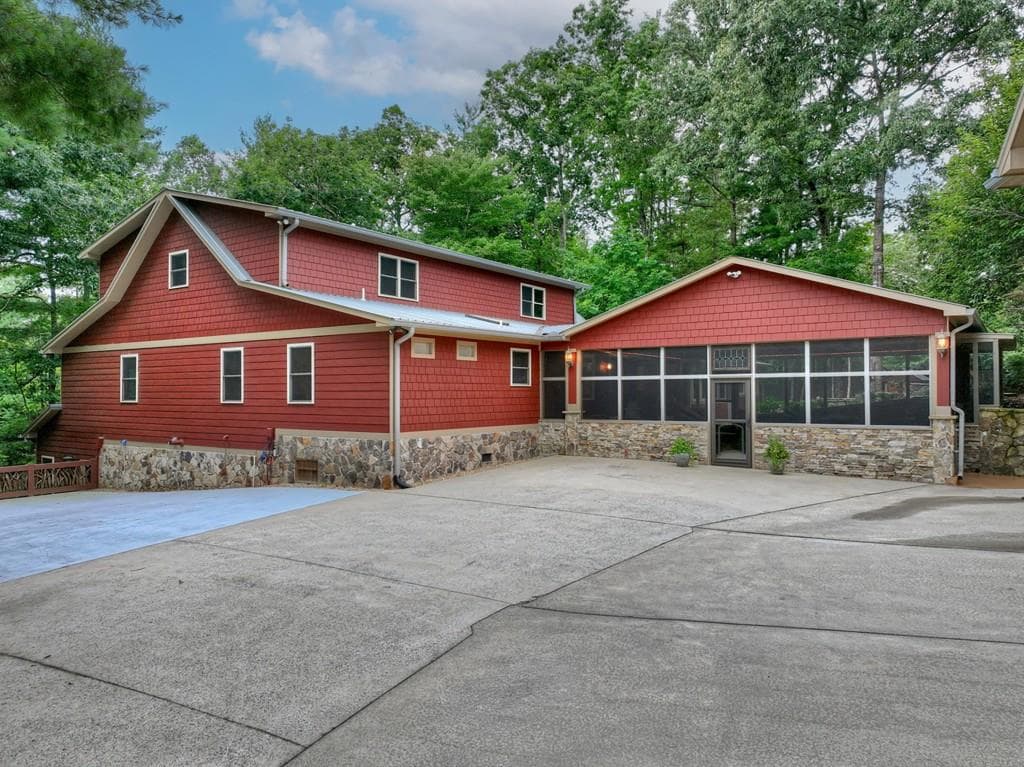 6 bedroom, 7 bathroom, 7,242 sq ft single family residence for sale at 112 Wilscot Valley Drive, Morganton, GA 30560 — photo 3