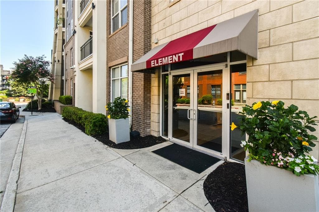 1 bedroom, 1 bathroom, 770 sq ft condominium for sale at 390 17th Street 2067, Atlanta, GA 30363 — photo 2