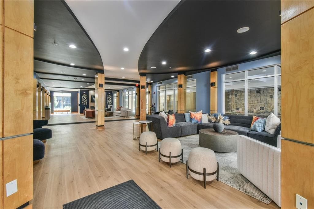 1 bedroom, 1 bathroom, 770 sq ft condominium for sale at 390 17th Street 2067, Atlanta, GA 30363 — photo 3