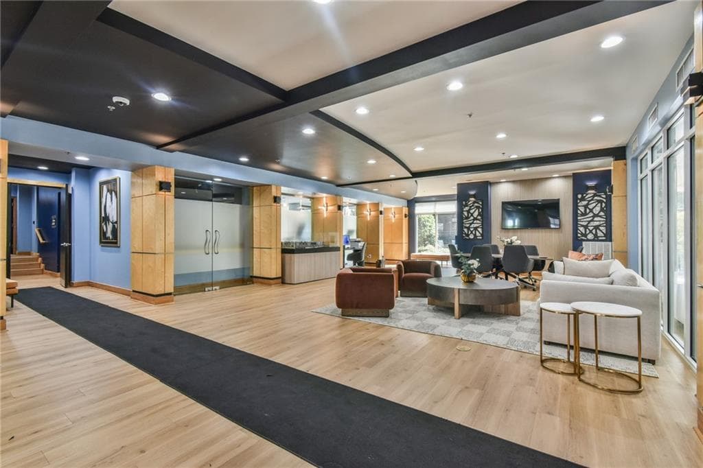 1 bedroom, 1 bathroom, 770 sq ft condominium for sale at 390 17th Street 2067, Atlanta, GA 30363 — photo 4