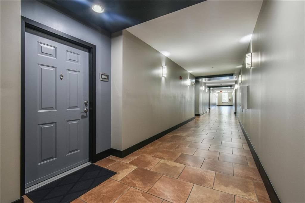 1 bedroom, 1 bathroom, 770 sq ft condominium for sale at 390 17th Street 2067, Atlanta, GA 30363 — photo 5