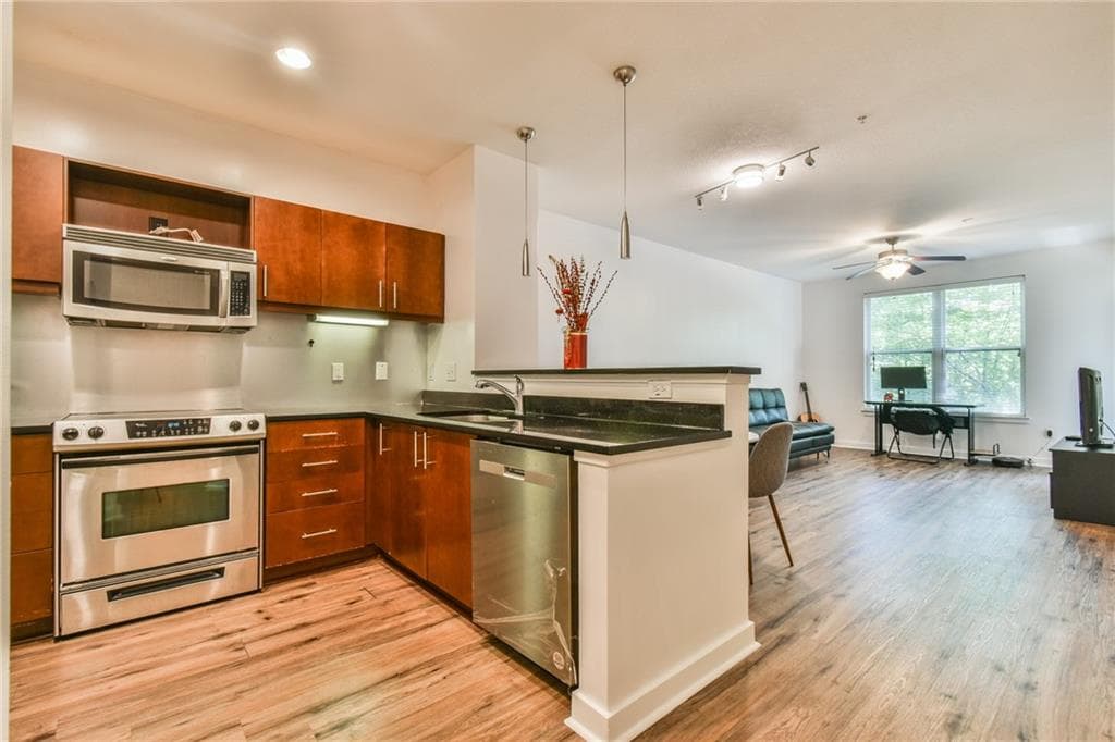 1 bedroom, 1 bathroom, 770 sq ft condominium for sale at 390 17th Street 2067, Atlanta, GA 30363 — photo 7