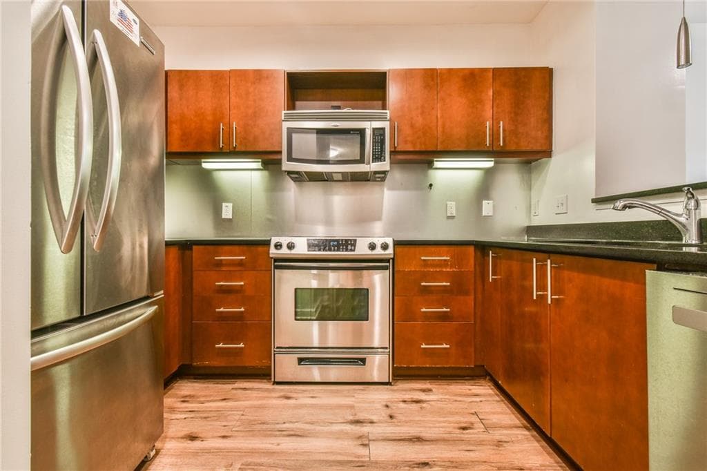 1 bedroom, 1 bathroom, 770 sq ft condominium for sale at 390 17th Street 2067, Atlanta, GA 30363 — photo 8
