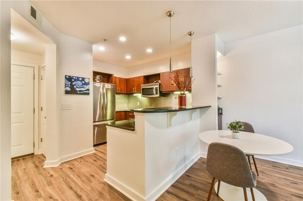1 bedroom, 1 bathroom, 770 sq ft condominium for sale at 390 17th Street 2067, Atlanta, GA 30363 — photo 10
