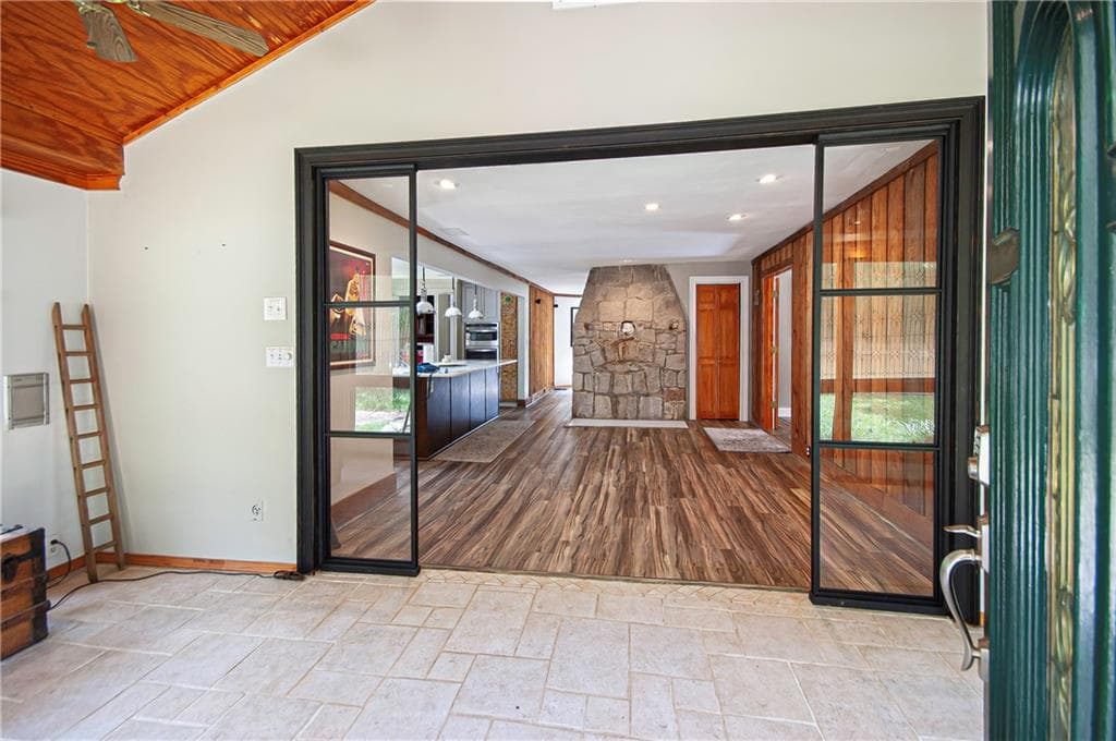 3 bedroom, 2 bathroom, 1,944 sq ft single family residence for sale at 4585 Park Drive, Pine Lake, GA 30072 — photo 3