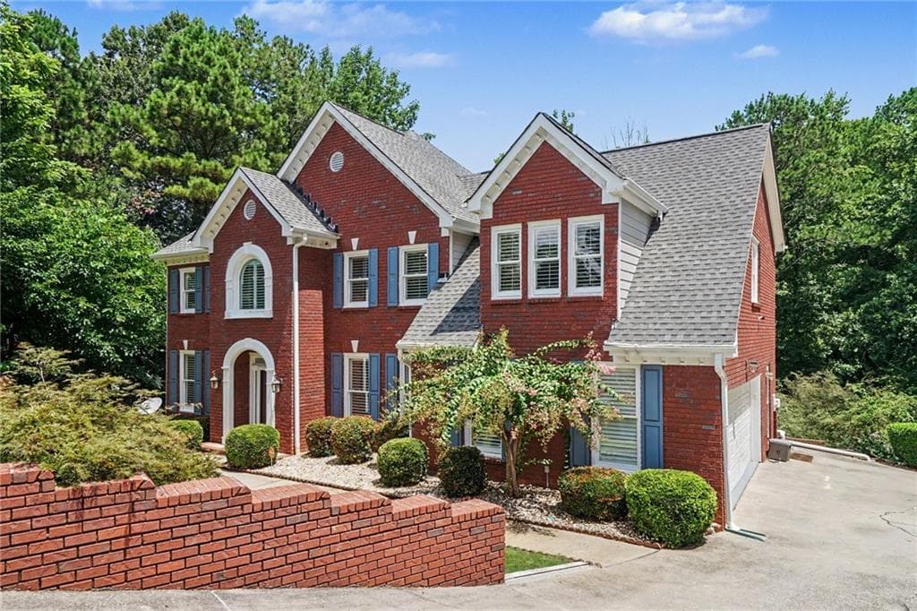 5 bedroom, 5 bathroom, 4,206 sq ft single family residence for sale at 4299 Donerail Drive, Snellville, GA 30039 — photo 2