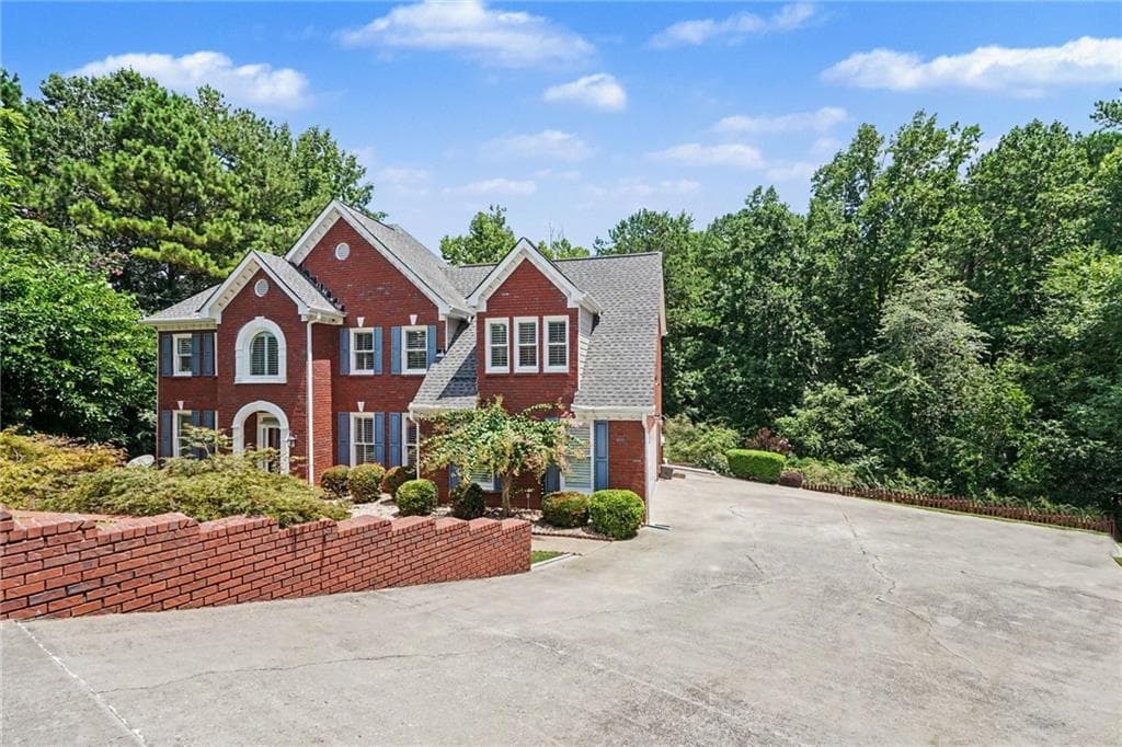 5 bedroom, 5 bathroom, 4,206 sq ft single family residence for sale at 4299 Donerail Drive, Snellville, GA 30039 — photo 3