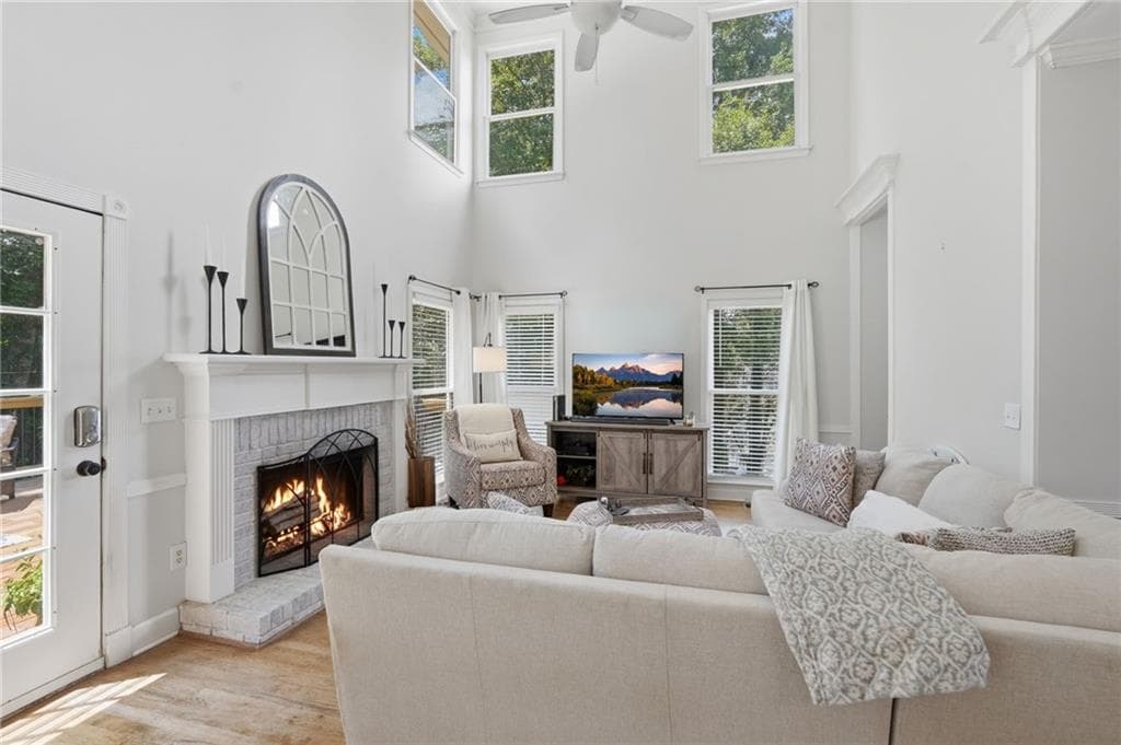 4 bedroom, 3 bathroom, 2,068 sq ft single family residence under contract at 5640 Charleston Bay Drive, Cumming, GA 30041 — photo 9