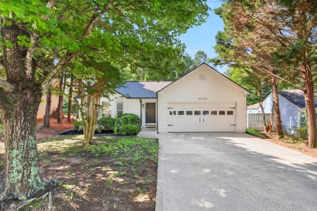 3 bedroom, 2 bathroom, 1,256 sq ft single family residence for rent at 2558 Candlewood Way, Lawrenceville, GA 30044 for $2,200 a month — photo 4