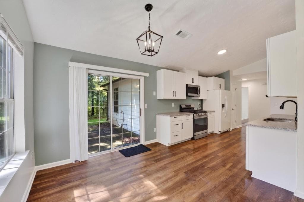 3 bedroom, 2 bathroom, 1,256 sq ft single family residence for rent at 2558 Candlewood Way, Lawrenceville, GA 30044 for $2,200 a month — photo 10