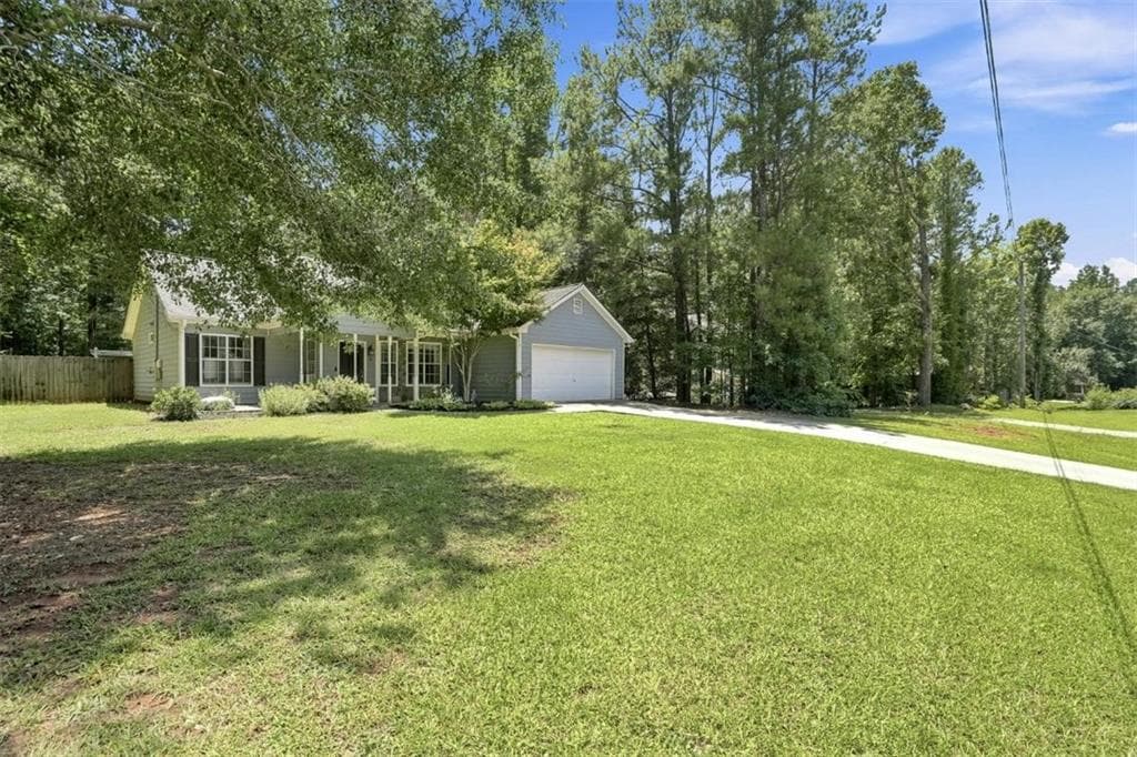3 bedroom, 2 bathroom, 1,372 sq ft single family residence for sale at 85 Goldfinch Drive, Covington, GA 30016 — photo 3