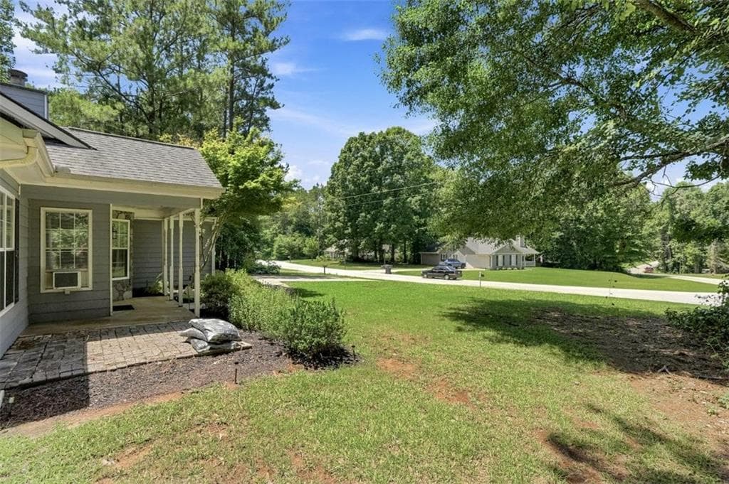 3 bedroom, 2 bathroom, 1,372 sq ft single family residence for sale at 85 Goldfinch Drive, Covington, GA 30016 — photo 4