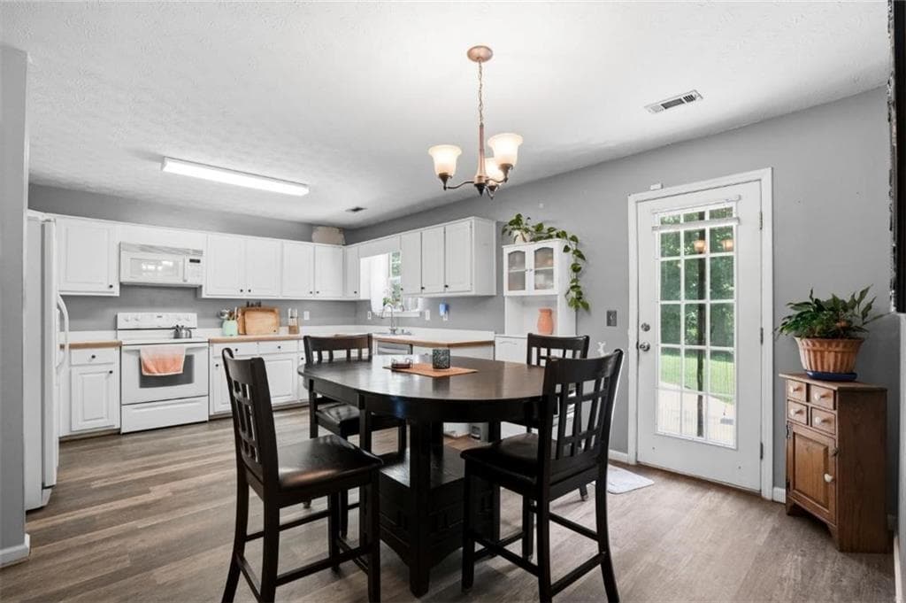 3 bedroom, 2 bathroom, 1,372 sq ft single family residence for sale at 85 Goldfinch Drive, Covington, GA 30016 — photo 9