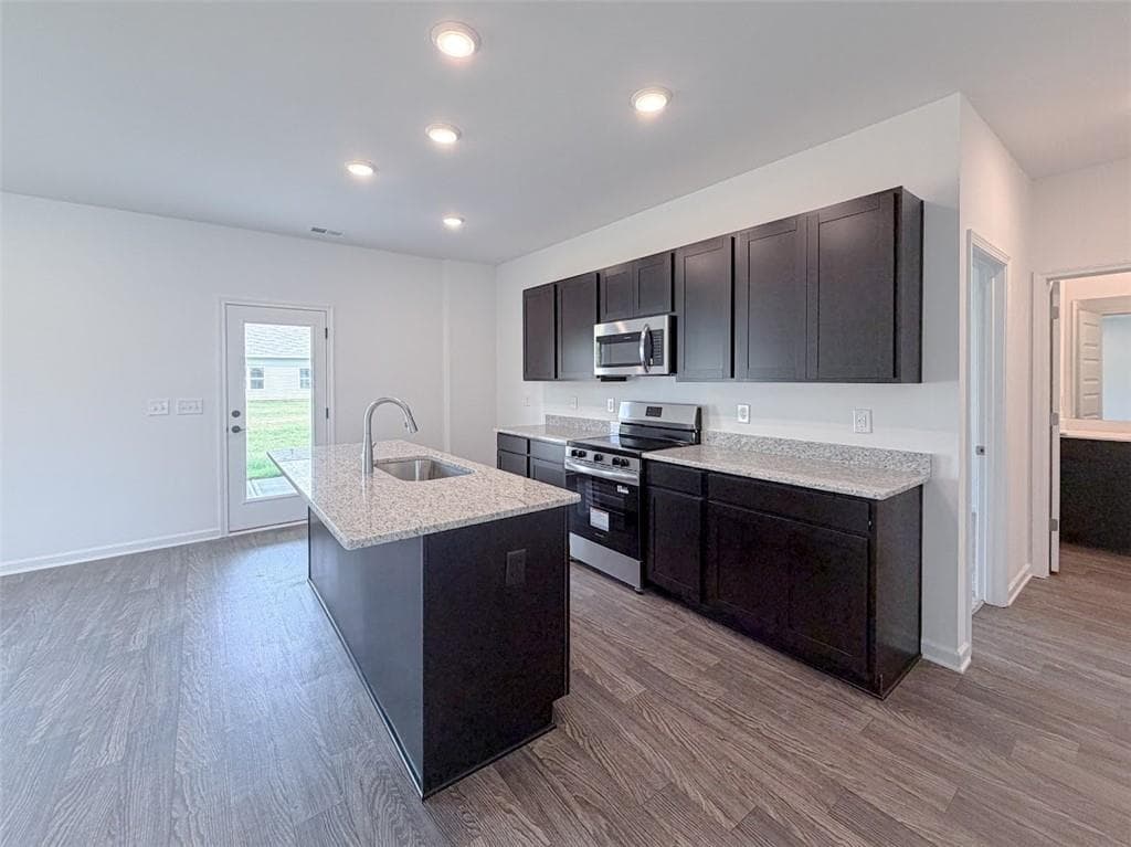 5 bedroom, 3 bathroom, 2,228 sq ft single family residence under contract at 333 Wildflower Circle, Calhoun, GA 30701 — photo 6