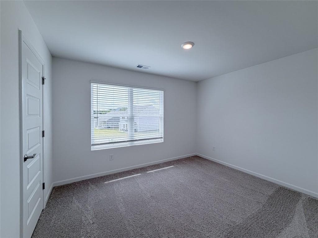 5 bedroom, 3 bathroom, 2,228 sq ft single family residence under contract at 333 Wildflower Circle, Calhoun, GA 30701 — photo 7
