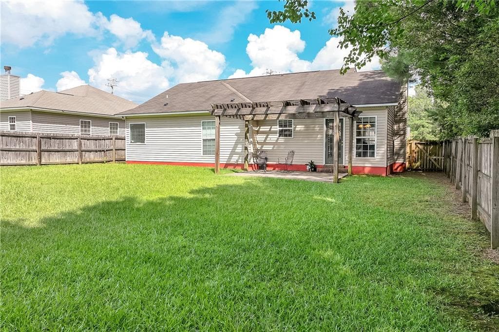 3 bedroom, 2 bathroom, 1,276 sq ft single family residence under contract at 2902 Waterford Boulevard, Opelika, AL 36804 — photo 4