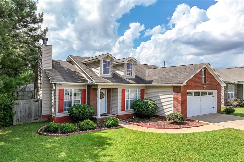 3 bedroom, 2 bathroom, 1,276 sq ft single family residence under contract at 2902 Waterford Boulevard, Opelika, AL 36804 — photo 2