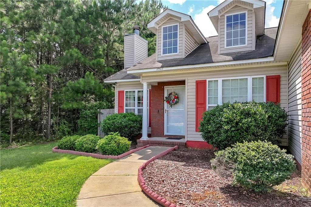 3 bedroom, 2 bathroom, 1,276 sq ft single family residence under contract at 2902 Waterford Boulevard, Opelika, AL 36804 — photo 3