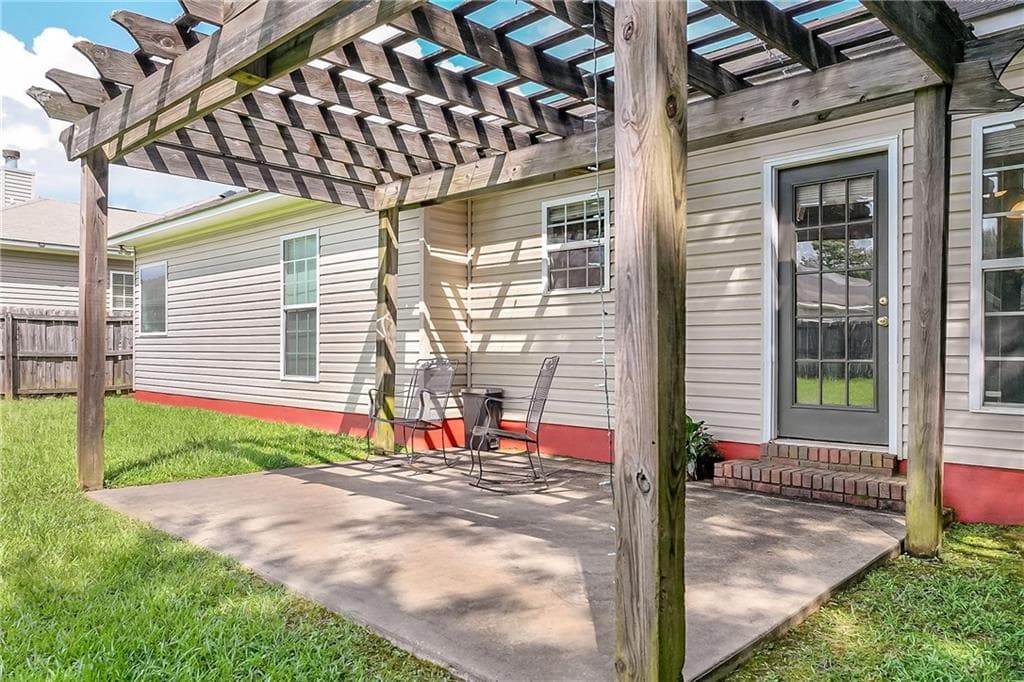 3 bedroom, 2 bathroom, 1,276 sq ft single family residence under contract at 2902 Waterford Boulevard, Opelika, AL 36804 — photo 7