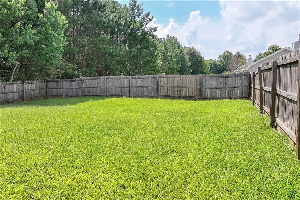 3 bedroom, 2 bathroom, 1,276 sq ft single family residence under contract at 2902 Waterford Boulevard, Opelika, AL 36804 — photo 8